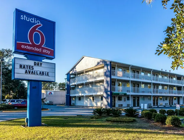 Studio 6 Savannah, GA hotel detail image 2