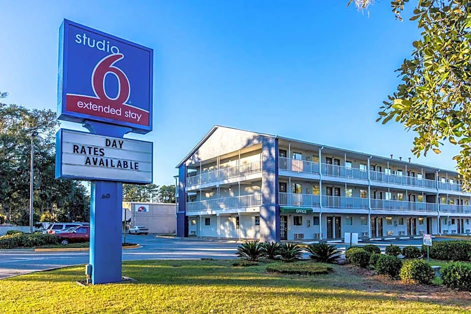 Studio 6 Savannah, GA hotel hero