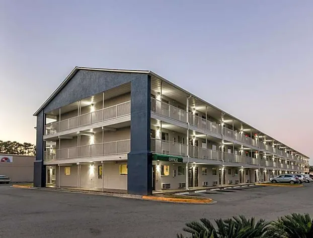 Studio 6 Savannah, GA hotel detail image 1