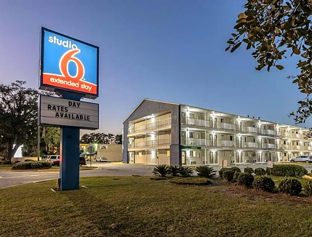 Studio 6 Savannah, GA hotel detail image 4