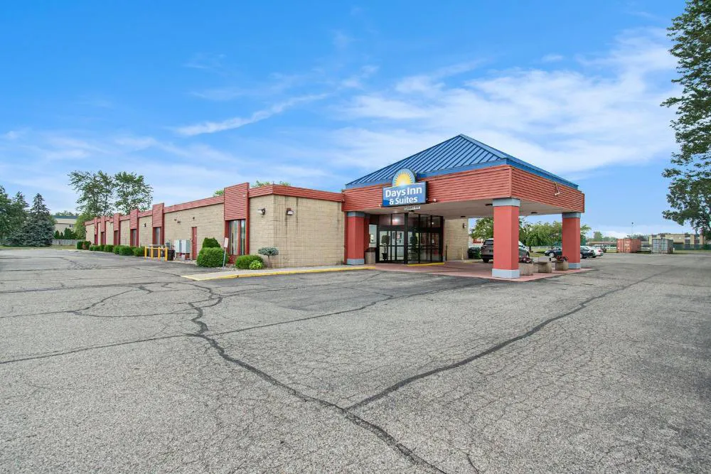 Days Inn & Suites by Wyndham Mt Pleasant hotel hero