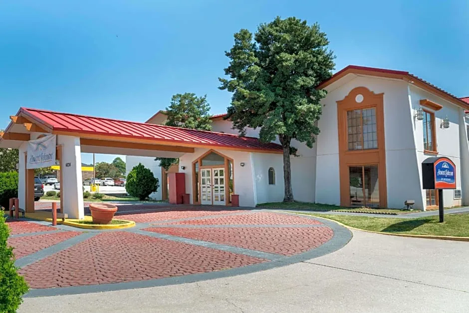 Howard Johnson by Wyndham Atlanta College Park hotel hero