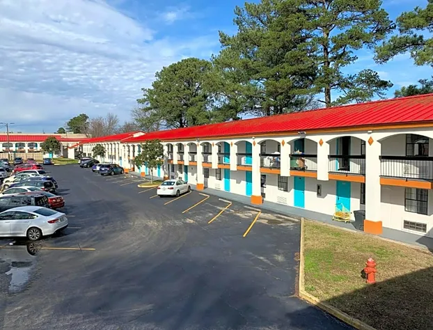 Howard Johnson by Wyndham Atlanta College Park hotel detail image 1