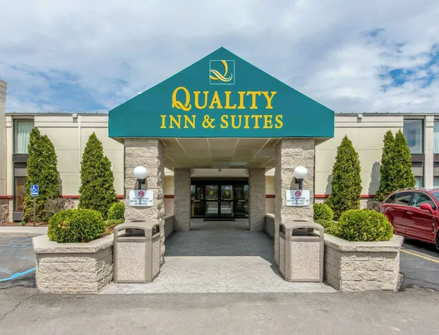 Quality Inn & Suites Mansfield hotel detail image 1