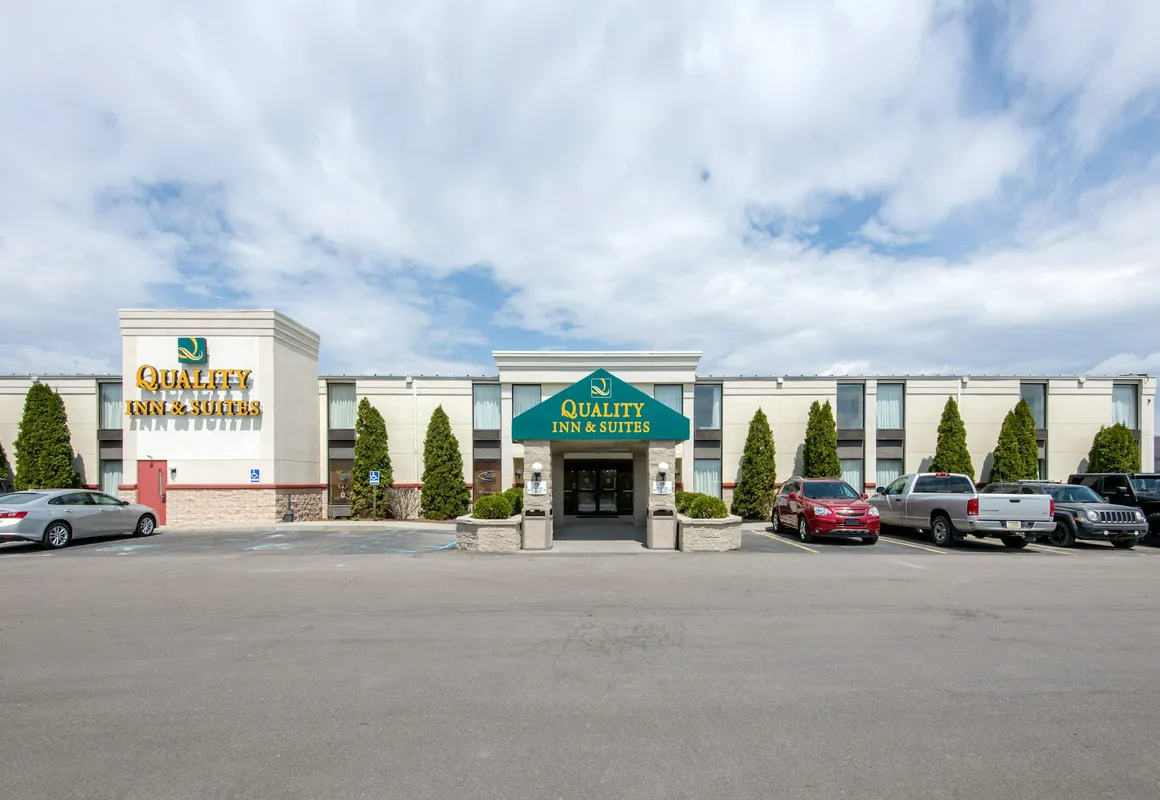 Quality Inn & Suites hotel hero
