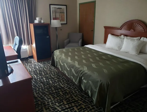 Quality Inn & Suites hotel detail image 1