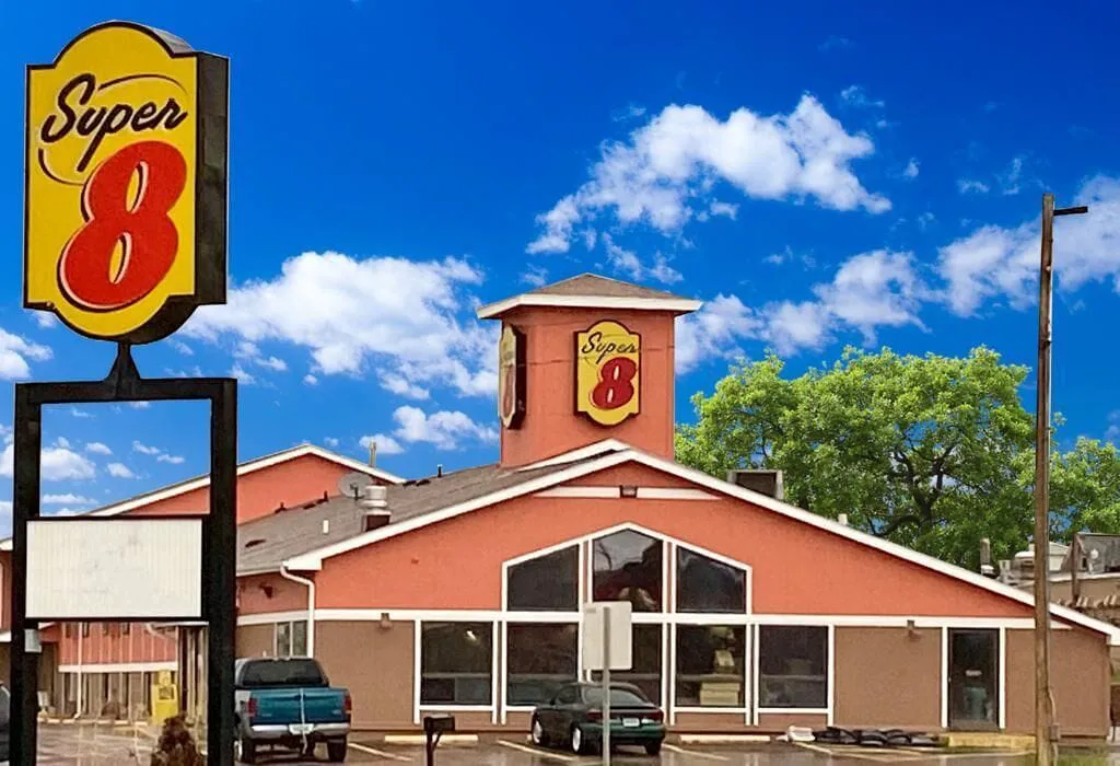 Super 8 by Wyndham Chadron NE hotel hero