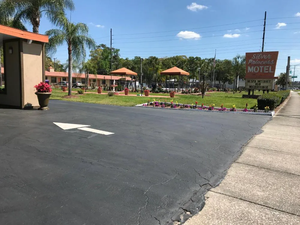 Silver Princess Motel hotel hero