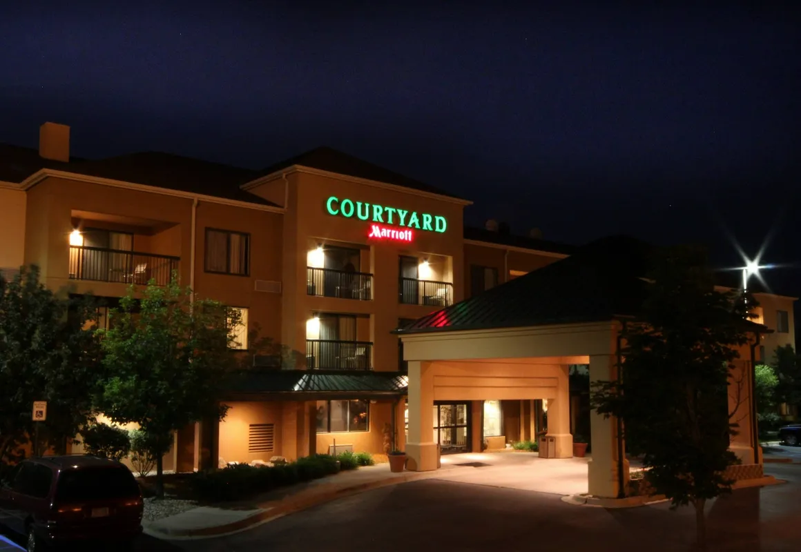 Courtyard Flint by Marriott hotel hero