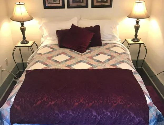 The Queen, A Victorian Bed & Breakfast hotel detail image 4