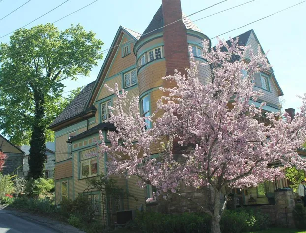 The Queen, A Victorian Bed & Breakfast hotel detail image 1