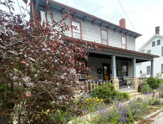 The Queen, A Victorian Bed & Breakfast hotel detail image 3