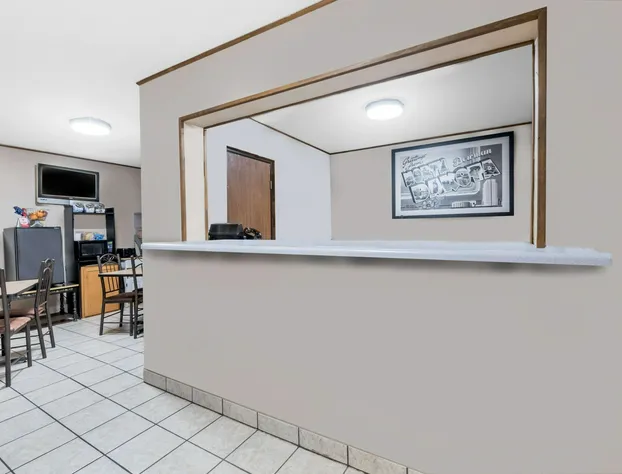 Super 8 by Wyndham Bowman hotel detail image 2