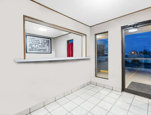 Super 8 by Wyndham Bowman hotel detail image 3