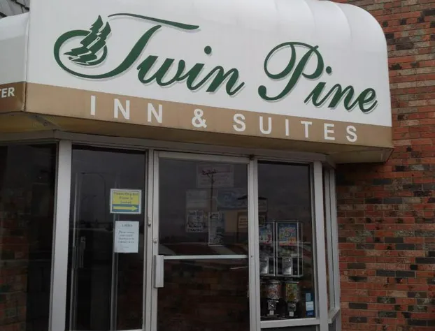 Twin Pine Inn & Suites hotel detail image 3