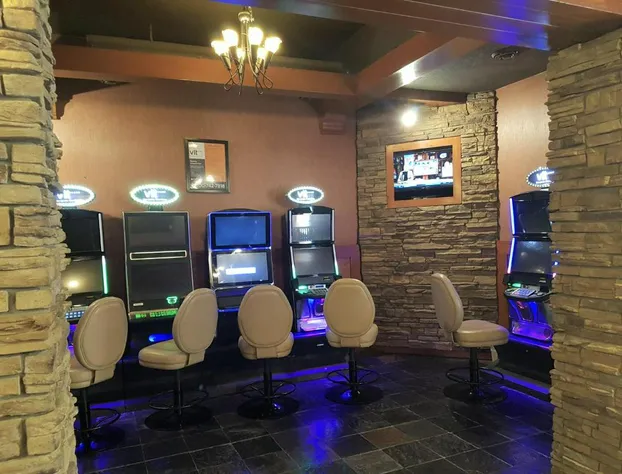 Twin Pine Inn & Suites hotel detail image 4