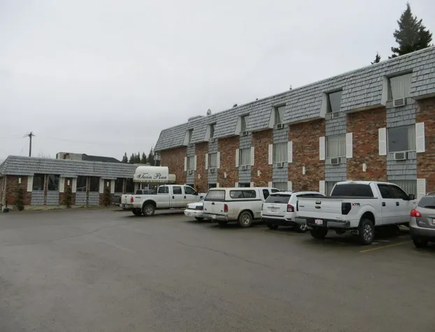 Twin Pine Inn & Suites hotel detail image 2