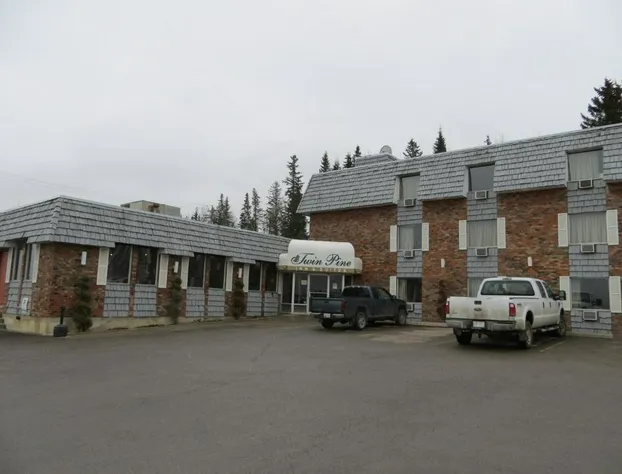 Twin Pine Inn & Suites hotel detail image 1
