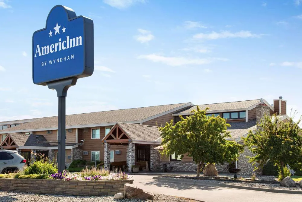 AmericInn by Wyndham Roseau hotel hero