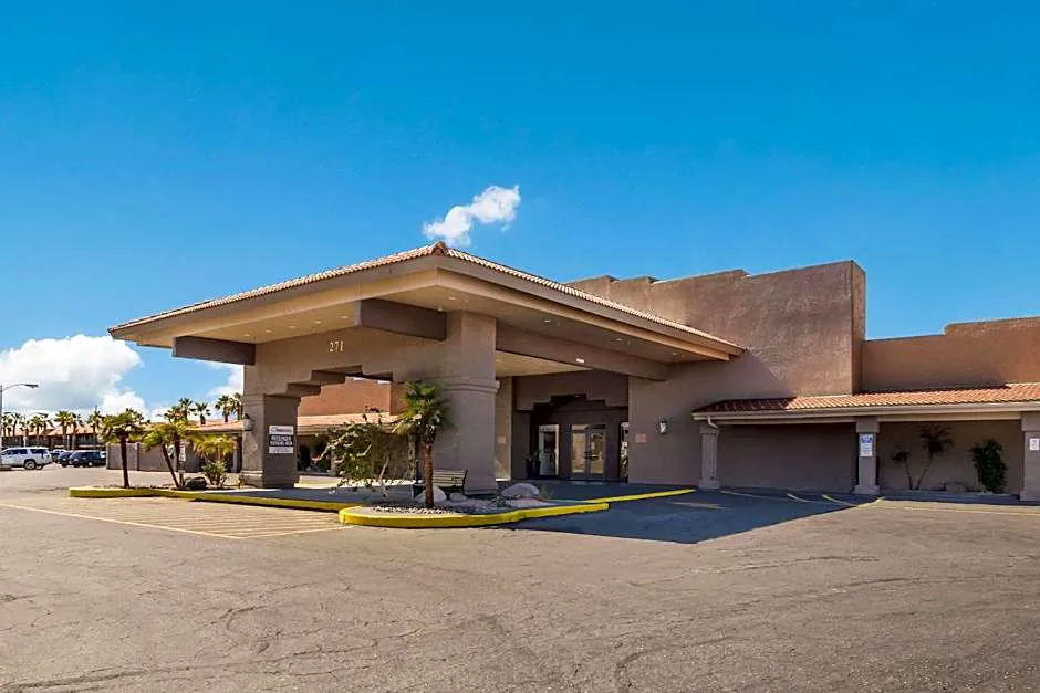 Quality Inn & Suites Lake Havasu City hotel hero