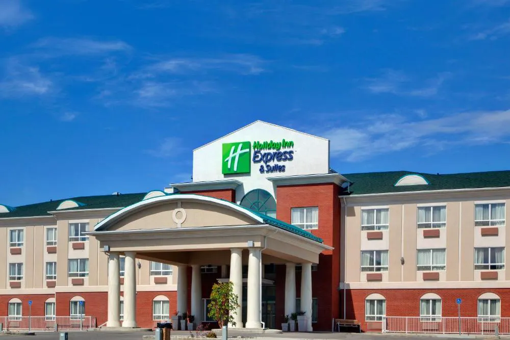Holiday Inn Express Hotel & Suites Hinton by IHG hotel hero