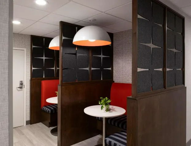 Hampton Inn & Suites Cape Cod-West Yarmouth hotel detail image 2