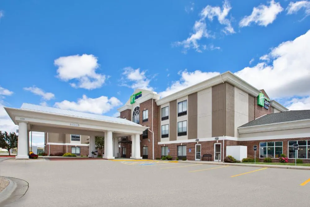 Holiday Inn Express & Suites Buffalo by IHG hotel hero