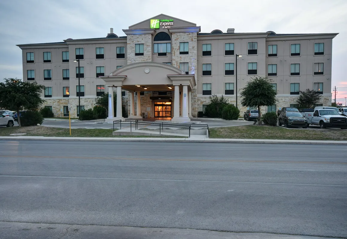 Holiday Inn Express & Suites Del Rio by IHG hotel hero