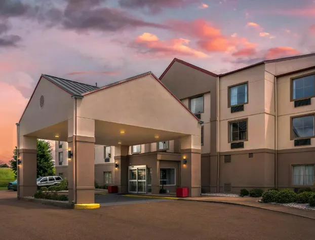 Red Roof PLUS+ & Suites Vicksburg hotel detail image 2
