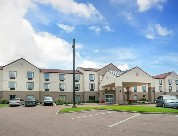 Red Roof PLUS+ & Suites Vicksburg hotel detail image 4