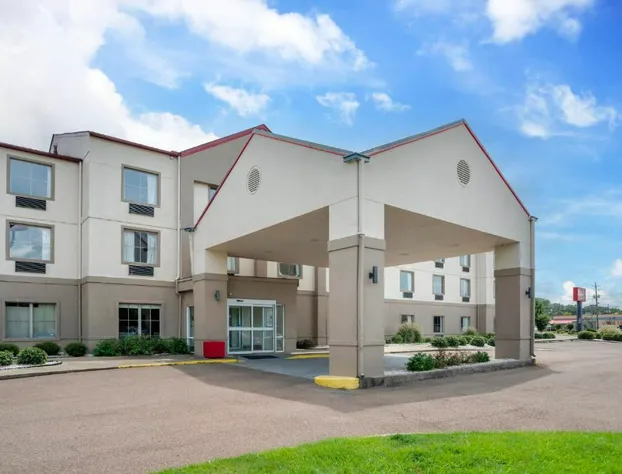 Red Roof PLUS+ & Suites Vicksburg hotel detail image 1