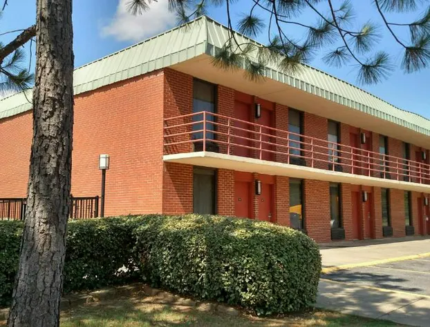 Super 8 by Wyndham Atoka hotel detail image 1