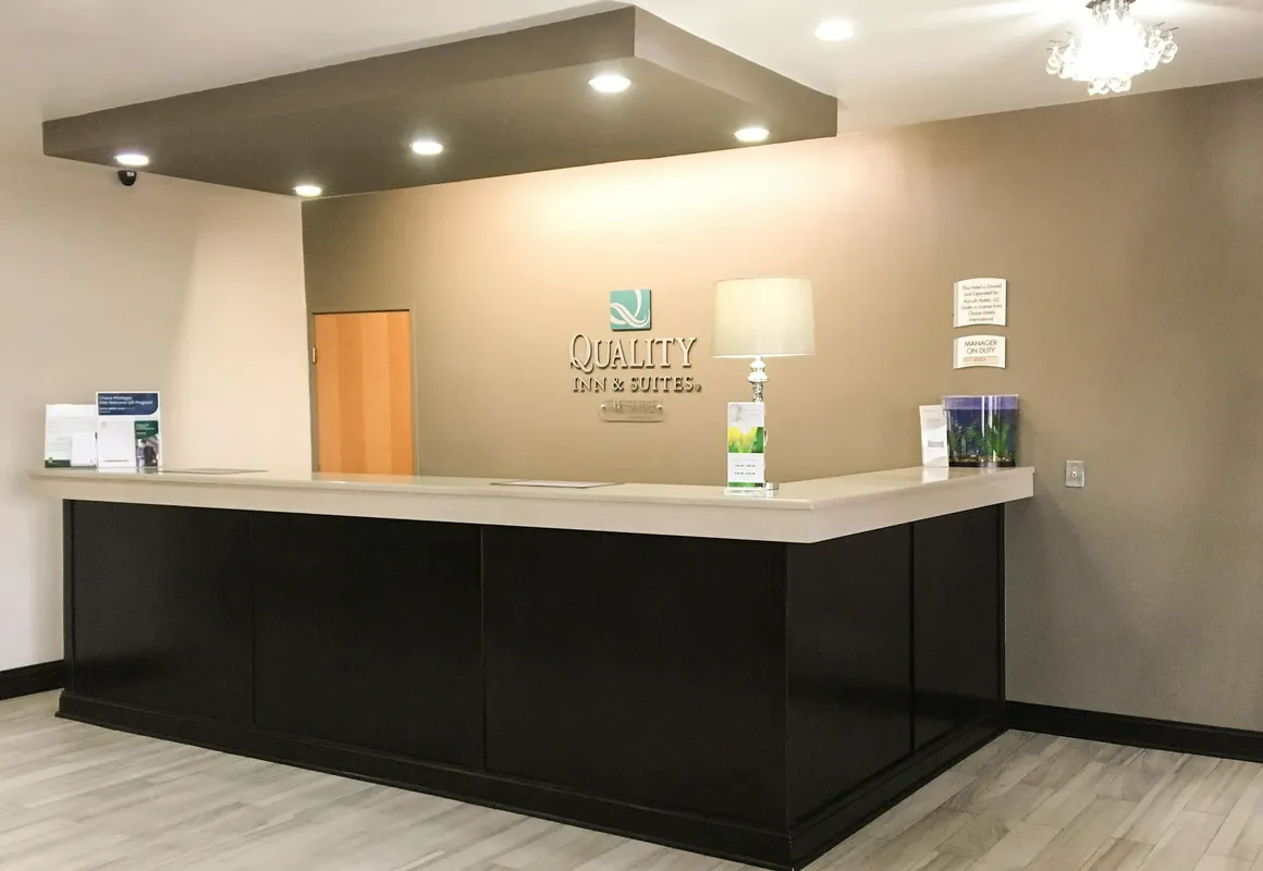 Quality Inn & Suites Lincoln near I-55 hotel hero