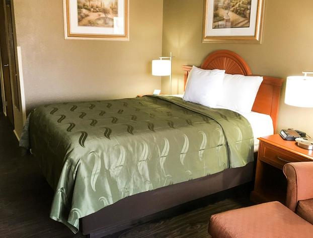 Quality Inn & Suites Lincoln near I-55 hotel detail image 2