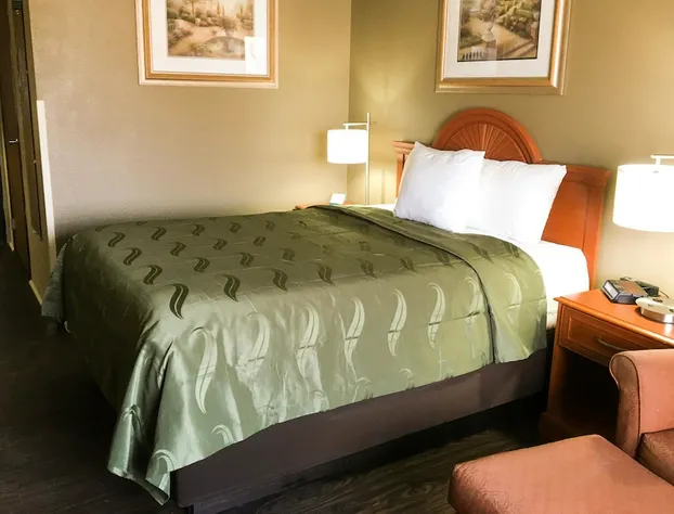 Quality Inn & Suites Lincoln near I-55 hotel detail image 2