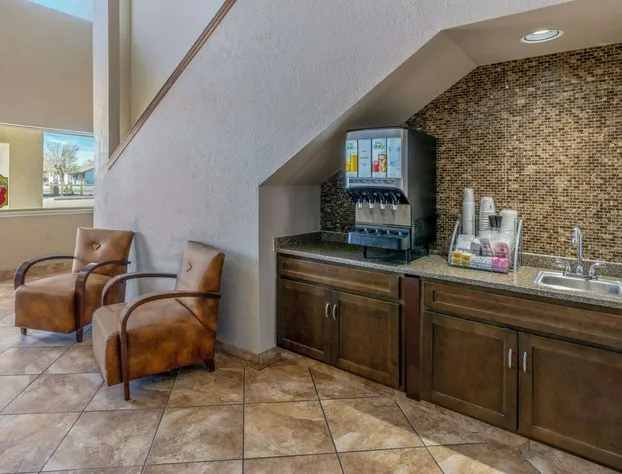 Super 8 by Wyndham Clayton hotel detail image 3