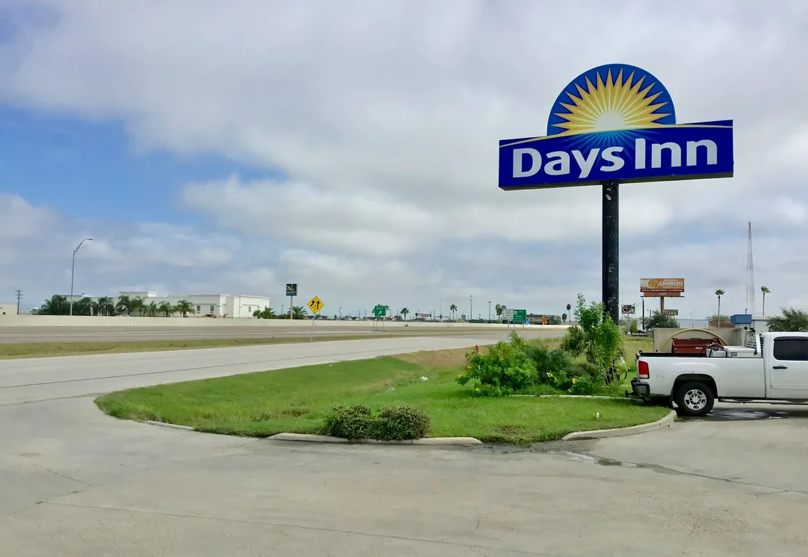 Days Inn & Suites by Wyndham Katy hotel hero