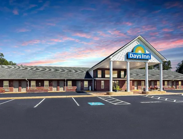 Days Inn by Wyndham Savannah hotel detail image 1