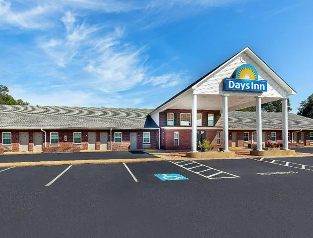 Days Inn by Wyndham Savannah hotel detail image 1