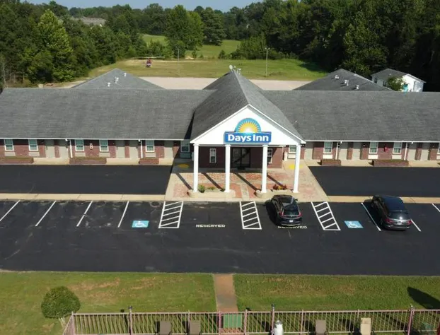 Days Inn by Wyndham Savannah hotel detail image 2