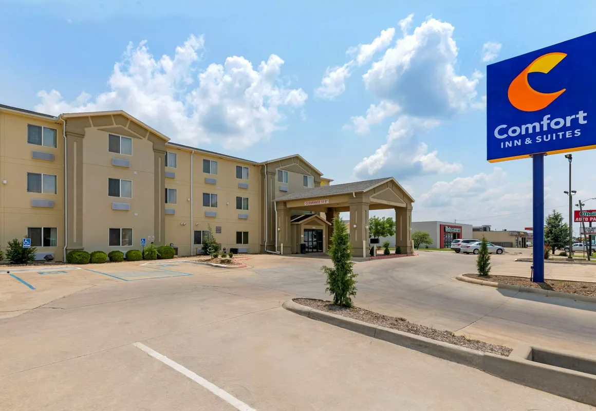 Comfort Inn & Suites Ponca City near Marland Mansion hotel hero