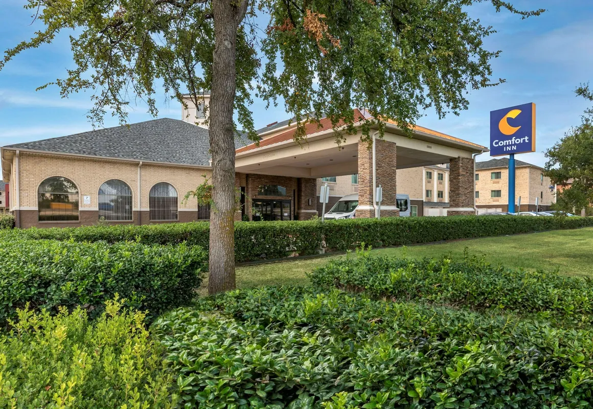Comfort Inn DFW Airport North hotel hero