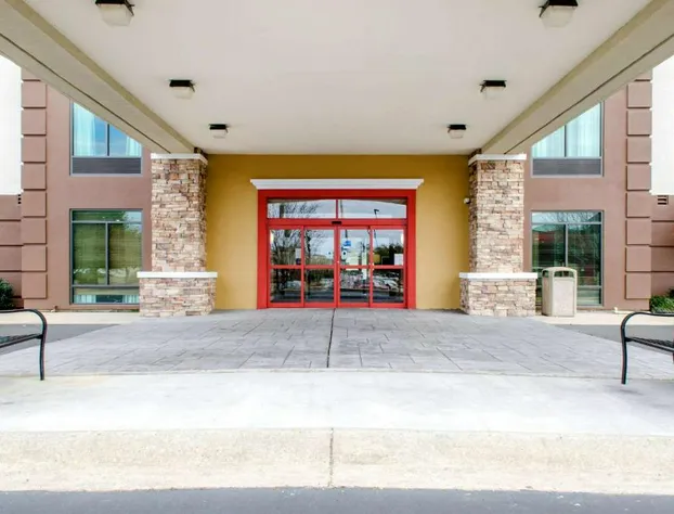 Comfort Inn & Suites Biloxi - D'Iberville hotel detail image 2