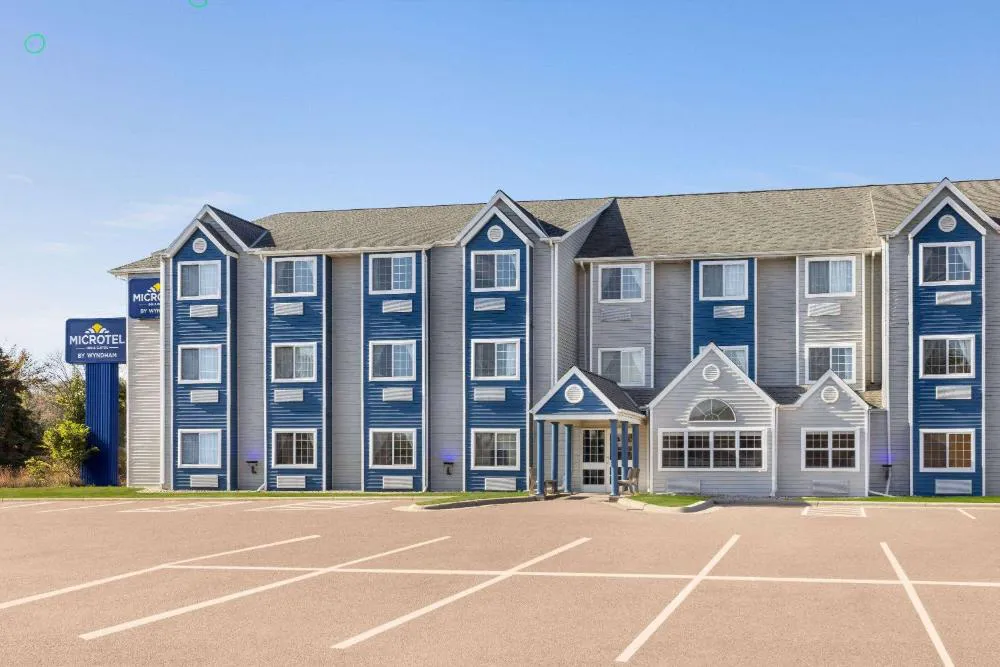 Microtel Inn & Suites by Wyndham New Ulm hotel hero