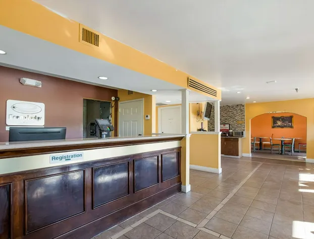 Econo Lodge Inn & Suites hotel detail image 1