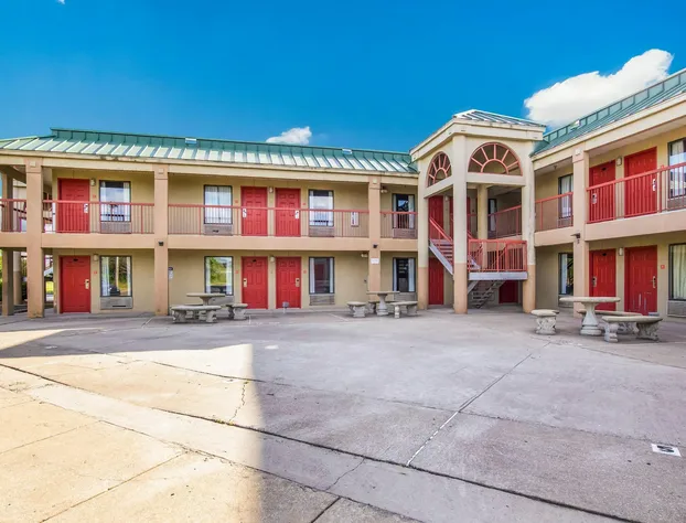 Econo Lodge Inn & Suites Brooks - Louisville South hotel detail image 3