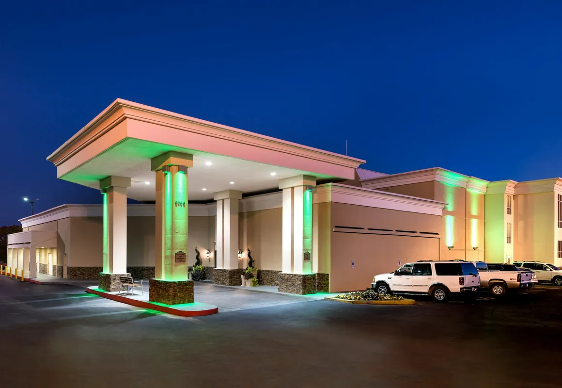 Holiday Inn Hotel & Suites Oklahoma City North by IHG hotel hero