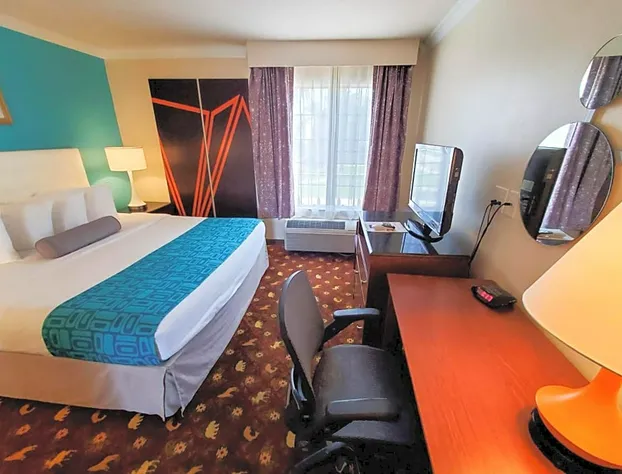 Howard Johnson by Wyndham Pasadena hotel detail image 2