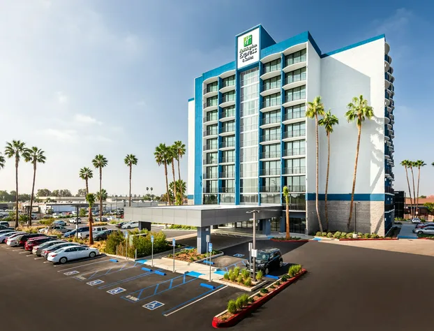 Holiday Inn Express & Suites Santa Ana - Orange County by IHG hotel detail image 1