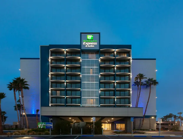 Holiday Inn Express & Suites Santa Ana - Orange County by IHG hotel detail image 2